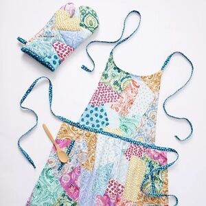 NWT Anthropologie Jolie Apron And Oven Mitt Set